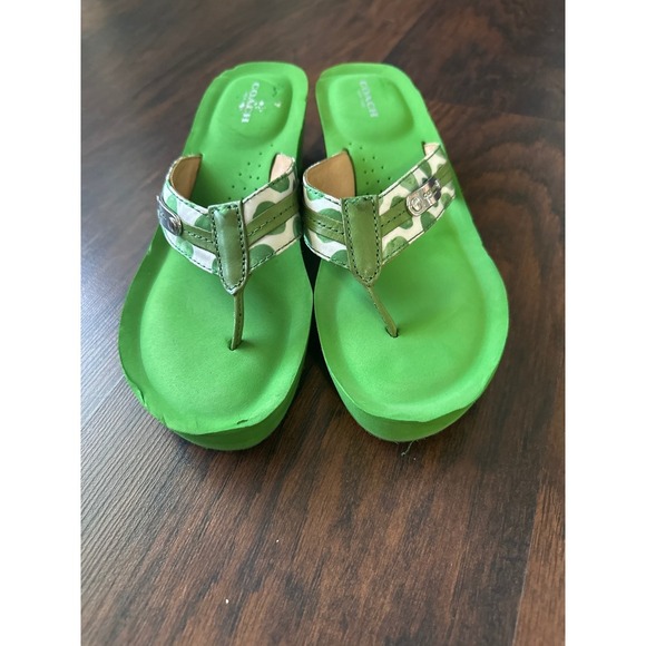 Coach Green Wedge Thong Sandals Polka Dot Accents Comfortable Summer Size 9.5 - Picture 1 of 7